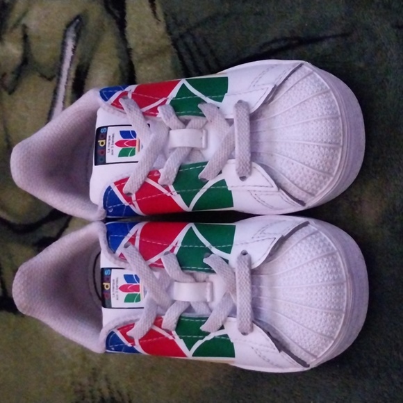 She'll toe Adidas - Picture 2 of 2